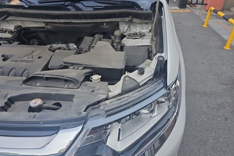 Used Mitsubishi Outlander 2018 2.4L 4x4 Luxury Edition 7-Seater Engine Bay Left
