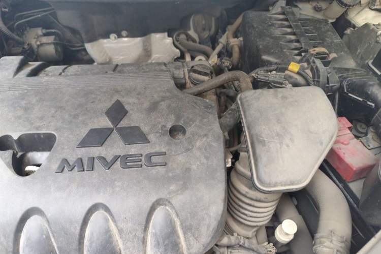 Used Mitsubishi Outlander 2018 2.4L 4x4 Luxury Edition 7-Seater Engine Bay Left