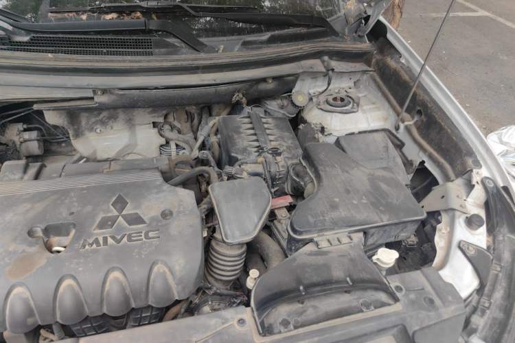 Used Mitsubishi Outlander 2018 2.4L 4x4 Luxury Edition 7-Seater Engine Bay Left