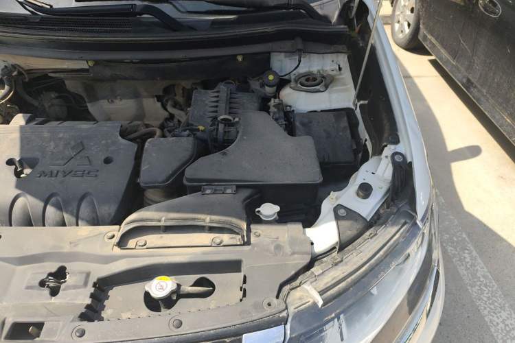 Used Mitsubishi Outlander 2018 2.0L Two-Wheel-Drive Jiale Edition 7-Seater Engine Bay Left
