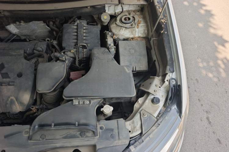 Used Mitsubishi Outlander 2018 2.4L 4x4 Luxury Edition 7-Seater Engine Bay Left