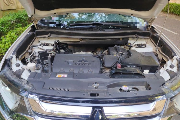 Used Mitsubishi Outlander 2018 2.0L Two-Wheel Drive Glory Edition 5 Seats Engine Bay