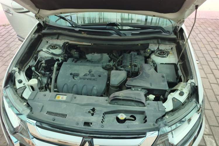 Used Mitsubishi Outlander 2018 2.4L 4x4 Elite Edition 5 Seats Engine Bay