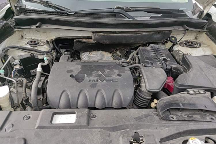 Used Mitsubishi Outlander 2018 2.4L 4x4 Elite Edition 5 Seats Engine Bay