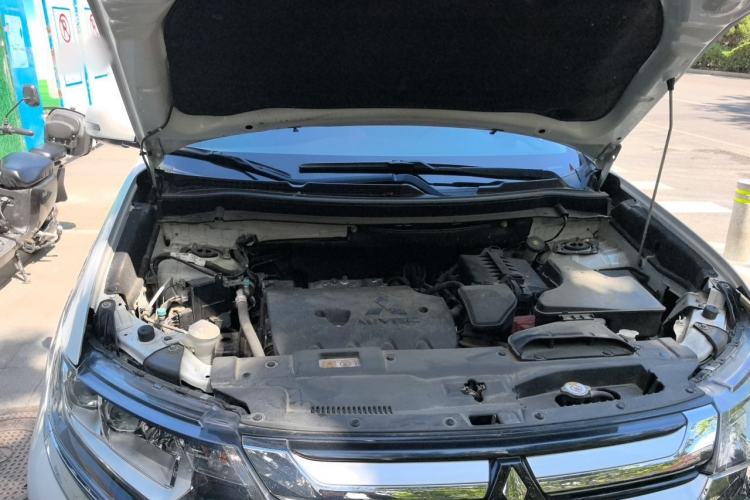 Used Mitsubishi Outlander 2018 2.4L 4x4 Elite Edition 5 Seats Engine Bay