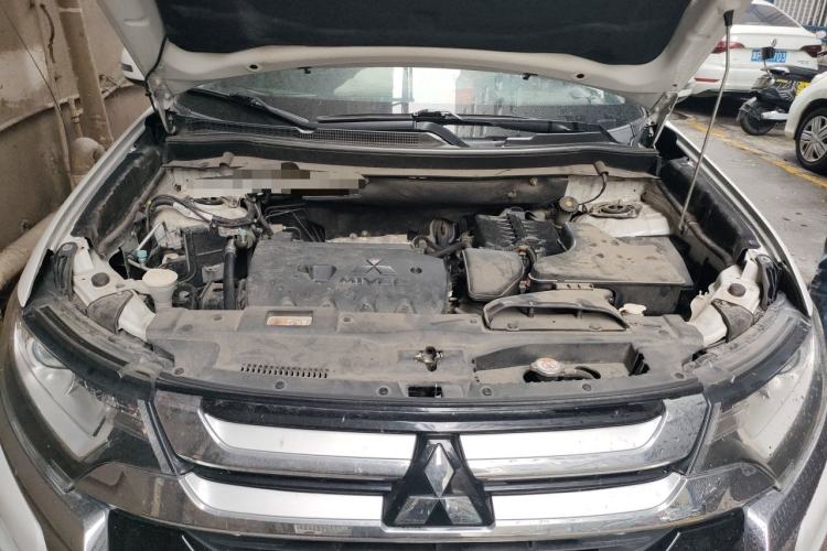 Used Mitsubishi Outlander 2018 2.0L Two-Wheel Drive Glory Edition 5 Seats Engine Bay