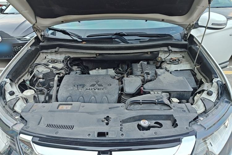 Used Mitsubishi Outlander 2018 2.4L 4x4 Elite Edition 5 Seats Engine Bay
