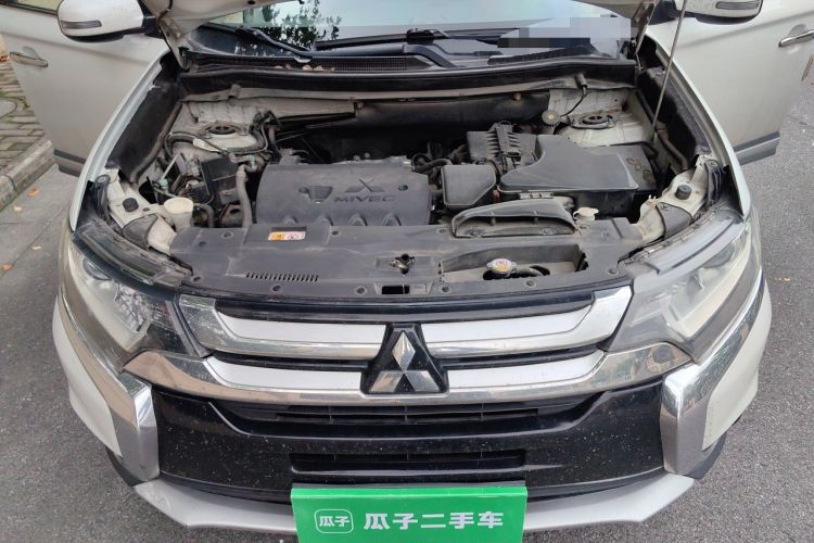 Used Mitsubishi Outlander 2018 2.0L Two-Wheel-Drive Jiale Edition 7-Seater Engine Bay