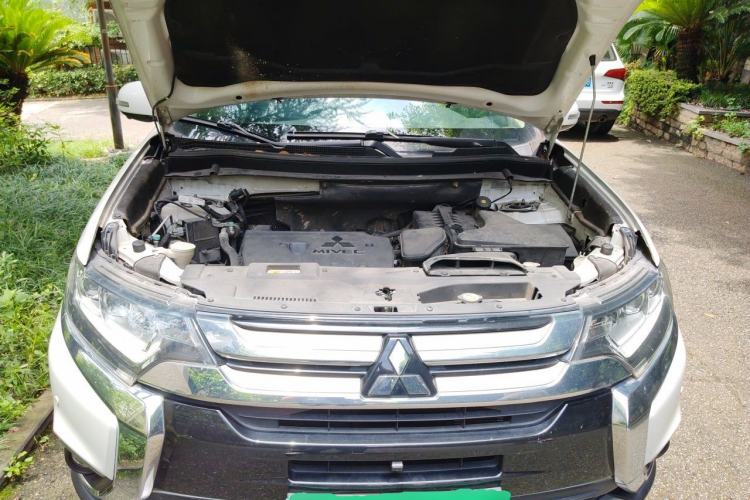Used Mitsubishi Outlander 2018 2.4L 4x4 Luxury Edition 7-Seater Engine Bay
