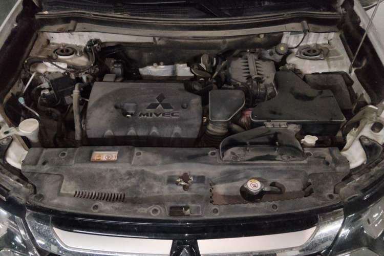 Used Mitsubishi Outlander 2018 2.4L 4x4 Elite Edition 5 Seats Engine Bay