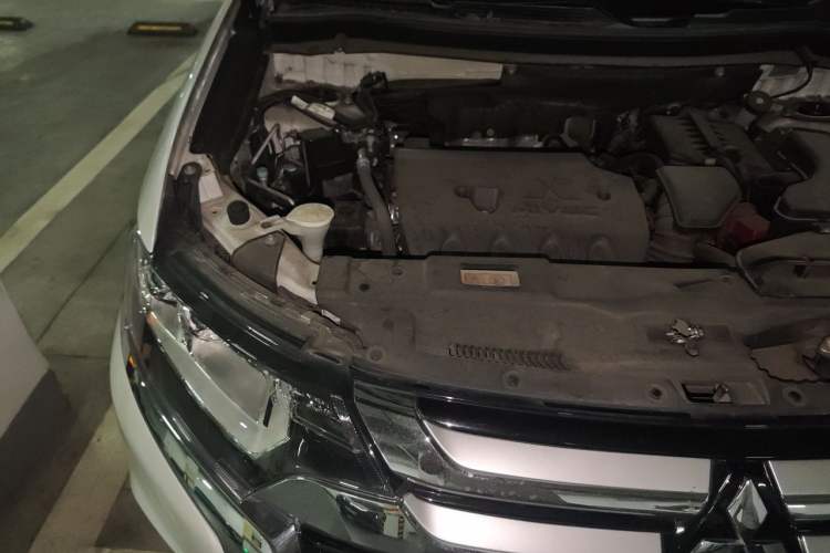 Used Mitsubishi Outlander 2018 2.4L 4x4 Elite Edition 5 Seats Engine Bay Right