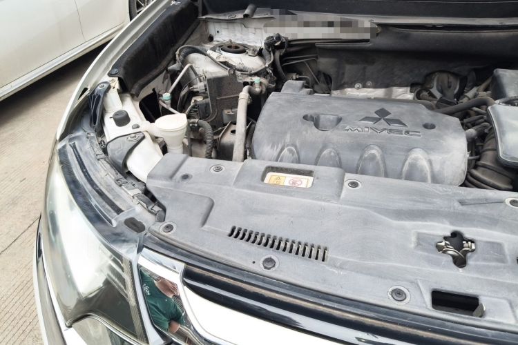 Used Mitsubishi Outlander 2018 2.4L 4x4 Elite Edition 5 Seats Engine Bay Right