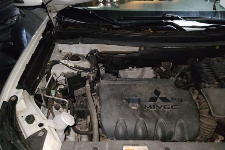 Used Mitsubishi Outlander  Engine Bay Right