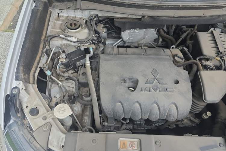 Used Mitsubishi Outlander 2018 2.0L Two-Wheel Drive Glory Edition 5 Seats Engine Bay Right