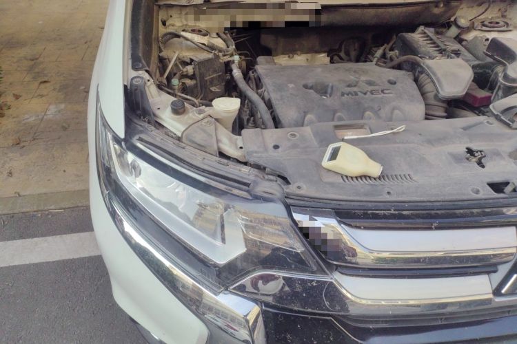 Used Mitsubishi Outlander 2018 2.0L Two-Wheel-Drive Jiale Edition 7-Seater Engine Bay Right