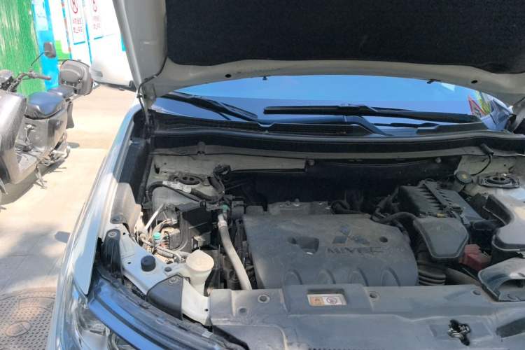 Used Mitsubishi Outlander 2018 2.4L 4x4 Elite Edition 5 Seats Engine Bay Right