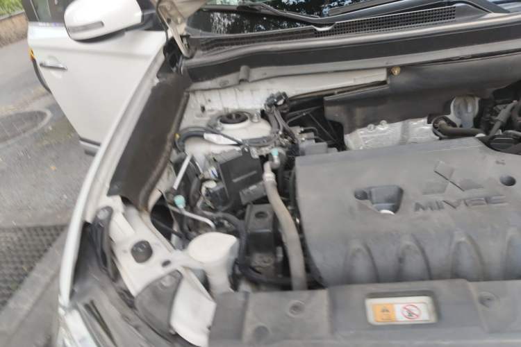 Used Mitsubishi Outlander 2018 2.4L 4x4 Elite Edition 5 Seats Engine Bay Right