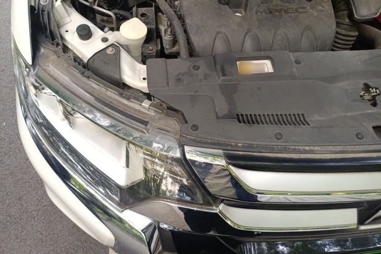 Used Mitsubishi Outlander 2018 2.4L 4x4 Elite Edition 5 Seats Engine Bay Right