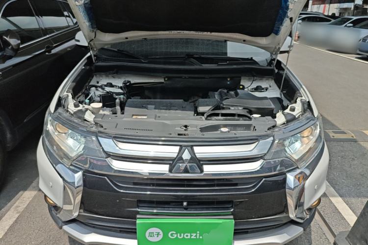 Used Mitsubishi Outlander 2018 2.0L Two-Wheel-Drive Jiale Edition 7-Seater Engine Bay