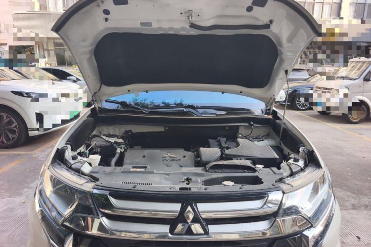 Used Mitsubishi Outlander 2018 2.4L 4x4 Elite Edition 5 Seats Engine Bay