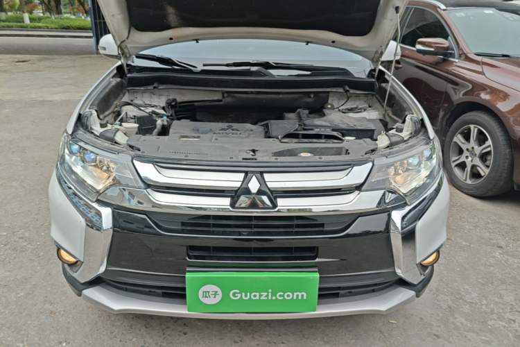 Used Mitsubishi Outlander 2018 2.4L 4x4 Elite Edition 5 Seats Engine Bay