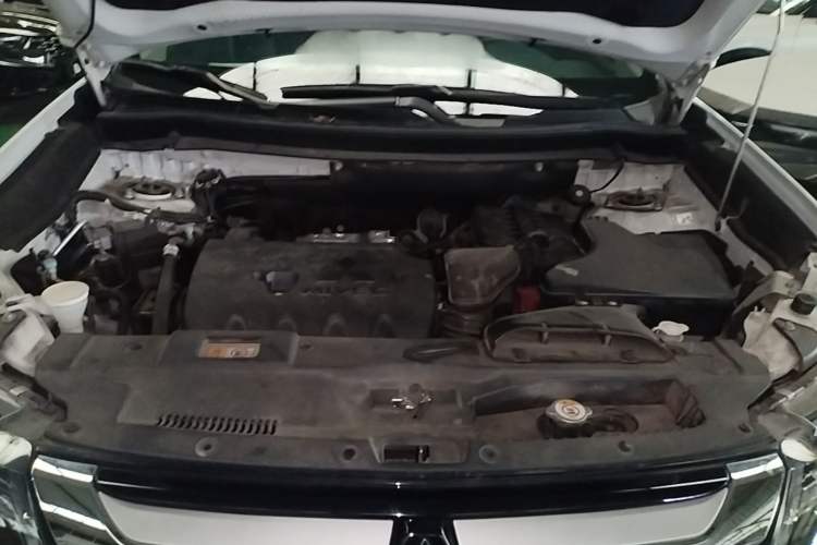 Used Mitsubishi Outlander 2018 2.4L 4x4 Elite Edition 5 Seats Engine Bay