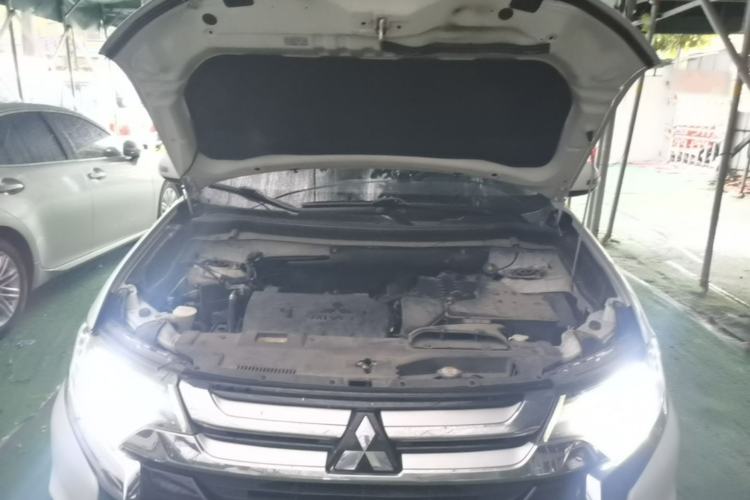 Used Mitsubishi Outlander 2018 2.0L Two-Wheel Drive Glory Edition 5 Seats Engine Bay