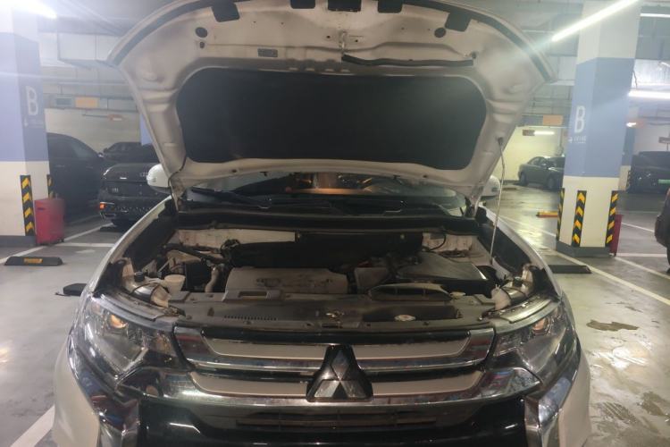 Used Mitsubishi Outlander 2018 2.4L 4x4 Elite Edition 5 Seats Engine Bay