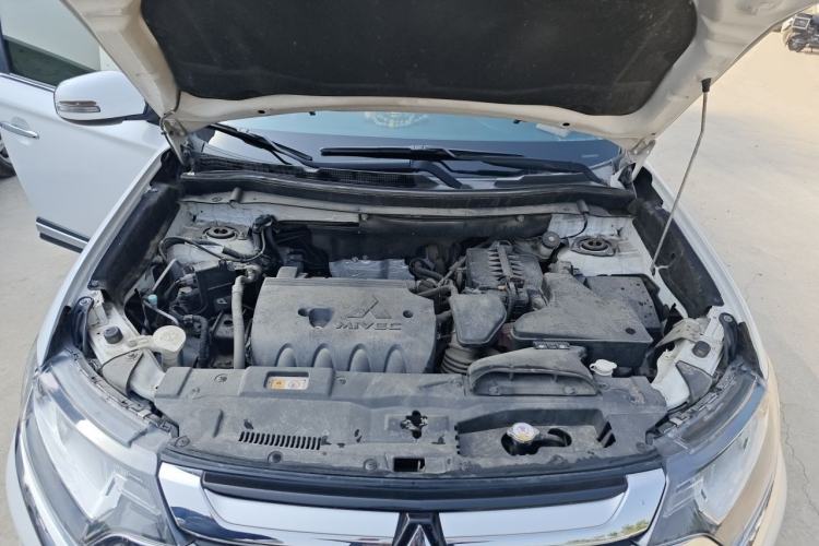 Used Mitsubishi Outlander 2018 2.4L 4x4 Luxury Edition 7-Seater Engine Bay