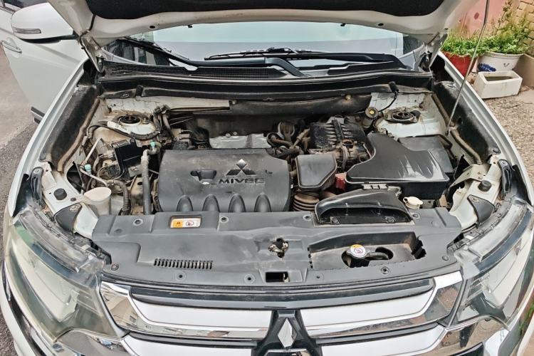 Used Mitsubishi Outlander 2018 2.4L 4x4 Elite Edition 5 Seats Engine Bay