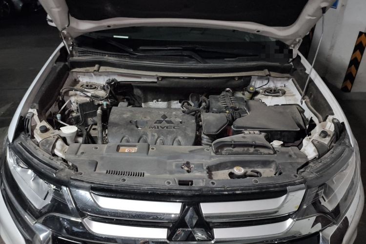 Used Mitsubishi Outlander 2018 2.0L Two-Wheel-Drive Jiale Edition 7-Seater Engine Bay