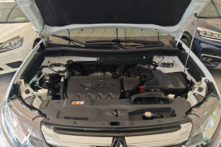 Used Mitsubishi Outlander 2018 2.4L 4x4 Elite Edition 5 Seats Engine Bay