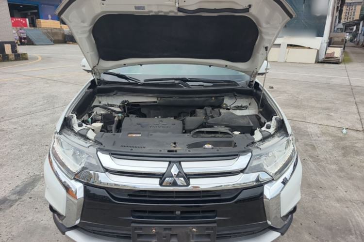 Used Mitsubishi Outlander 2018 2.0L Two-Wheel Drive Glory Edition 5 Seats Engine Bay