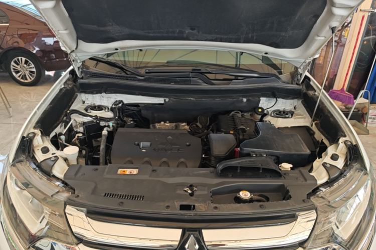 Used Mitsubishi Outlander 2018 2.0L Two-Wheel-Drive Jiale Edition 7-Seater Engine Bay
