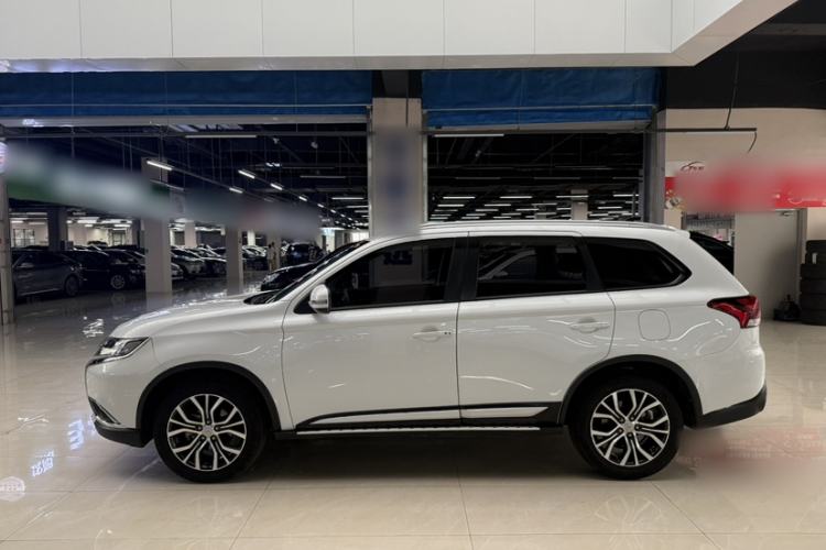 Used Mitsubishi Outlander 2018 2.0L Two-Wheel Drive Glory Edition 5 Seats Exterior 1