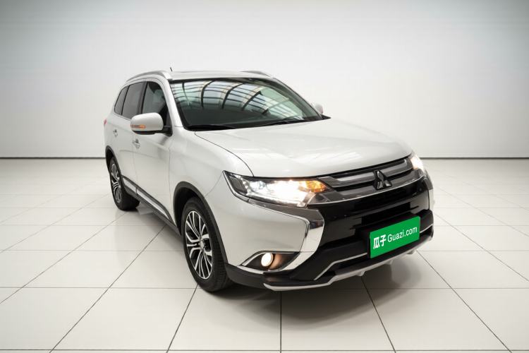 Used Mitsubishi Outlander 2018 2.4L 4x4 Elite Edition 5 Seats Exterior 1