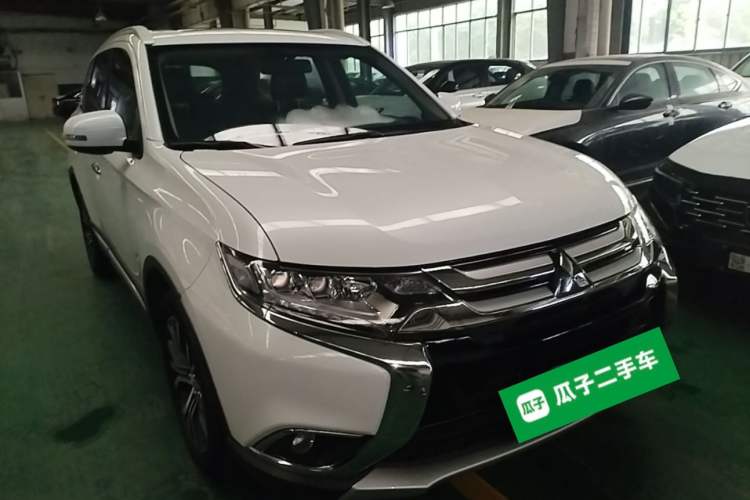 Used Mitsubishi Outlander 2018 2.4L 4x4 Elite Edition 5 Seats Exterior 1