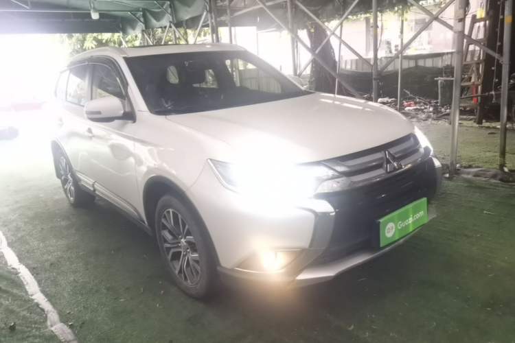 Used Mitsubishi Outlander 2018 2.0L Two-Wheel Drive Glory Edition 5 Seats Exterior 1