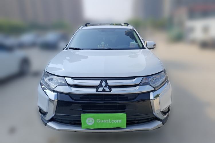 Used Mitsubishi Outlander 2018 2.4L 4x4 Luxury Edition 7-Seater Exterior 1