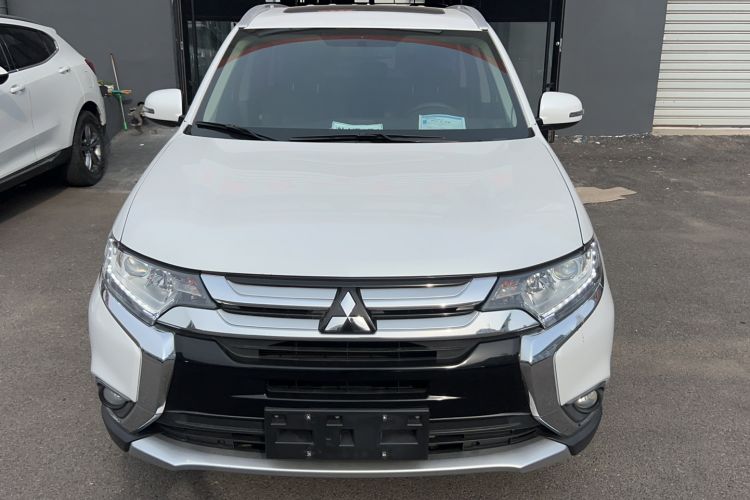 Used Mitsubishi Outlander 2018 2.0L Two-Wheel Drive Glory Edition 5 Seats Exterior 2