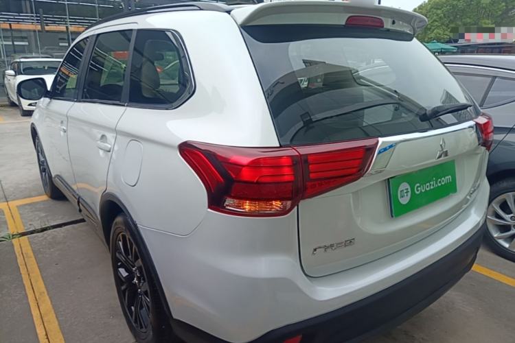 Used Mitsubishi Outlander 2018 2.0L Two-Wheel Drive Glory Edition 5 Seats Exterior 2