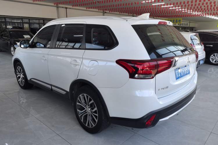 Used Mitsubishi Outlander 2018 2.0L Two-Wheel Drive Glory Edition 5 Seats Exterior 2