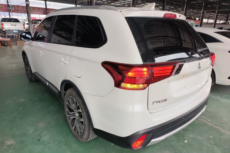 Used Mitsubishi Outlander 2018 2.0L Two-Wheel Drive Glory Edition 5 Seats Exterior 2