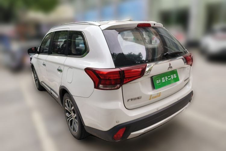 Used Mitsubishi Outlander 2018 2.4L 4x4 Elite Edition 5 Seats Exterior 2