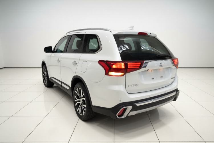 Used Mitsubishi Outlander 2018 2.4L 4x4 Elite Edition 5 Seats Exterior 2