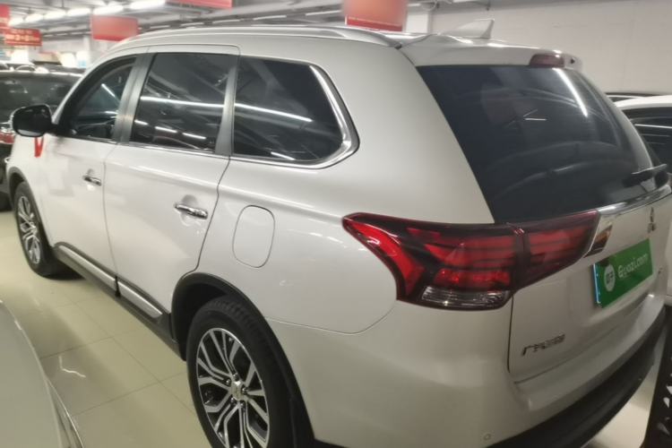 Used Mitsubishi Outlander 2018 2.4L 4x4 Elite Edition 5 Seats Exterior 2