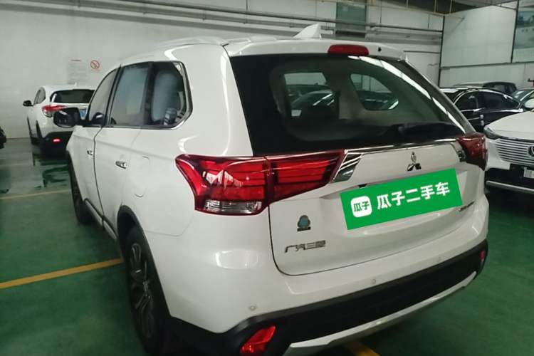 Used Mitsubishi Outlander 2018 2.4L 4x4 Elite Edition 5 Seats Exterior 2