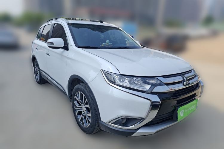 Used Mitsubishi Outlander 2018 2.4L 4x4 Luxury Edition 7-Seater Exterior 2