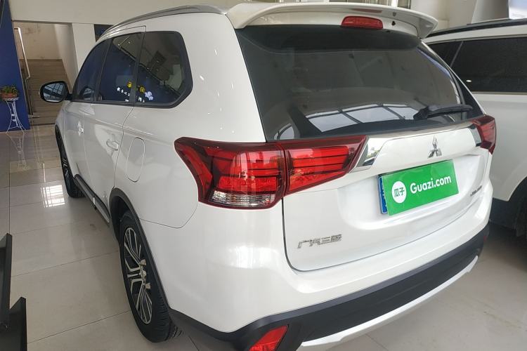 Used Mitsubishi Outlander 2018 2.0L Two-Wheel-Drive Jiale Edition 7-Seater Exterior 2