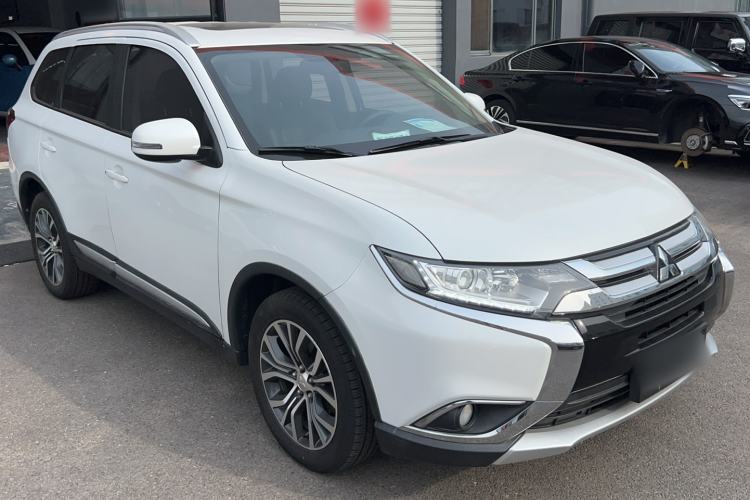 Used Mitsubishi Outlander 2018 2.0L Two-Wheel Drive Glory Edition 5 Seats Exterior 3